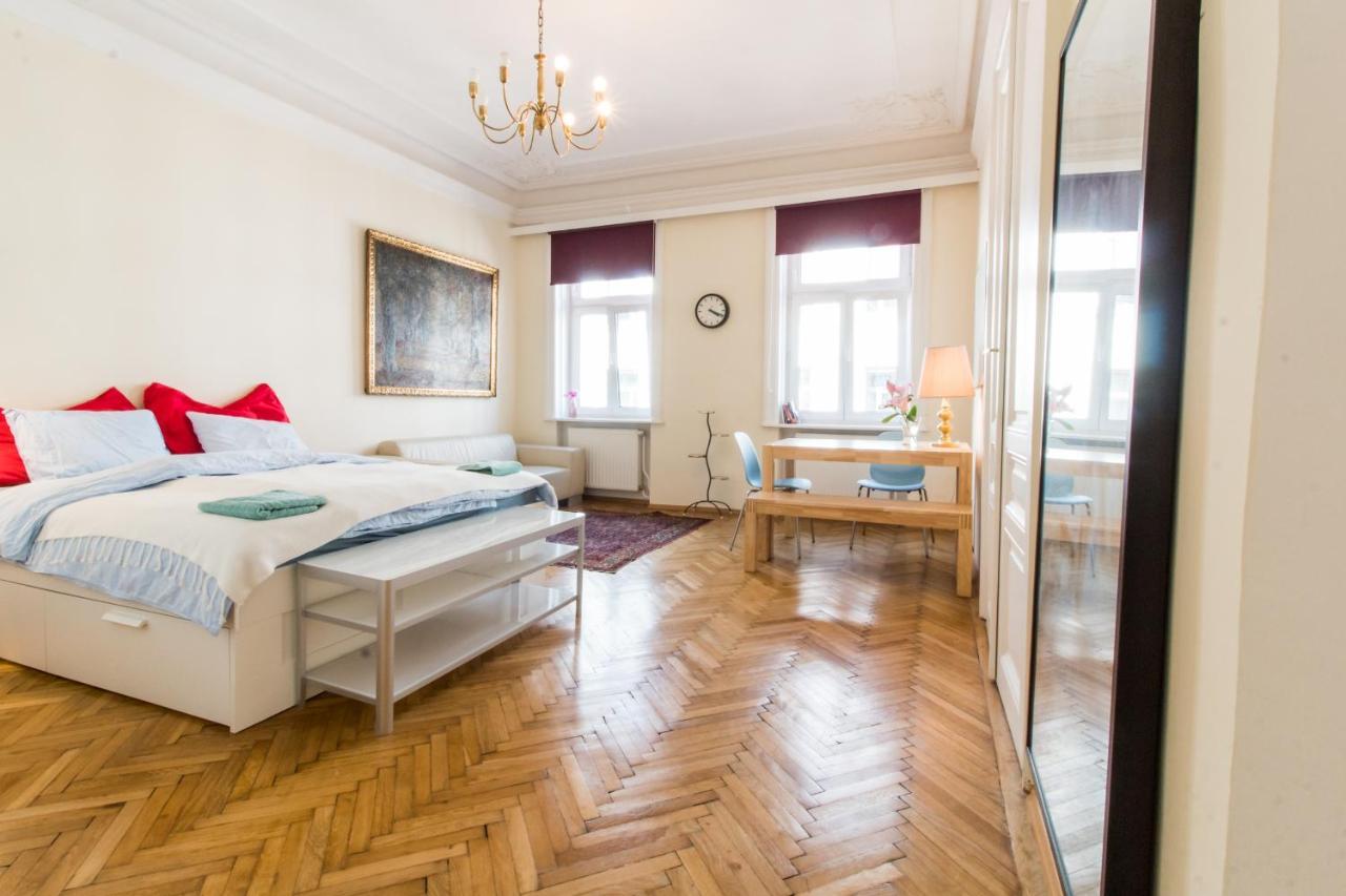 Beautiful Viennese Apartment Екстер'єр фото